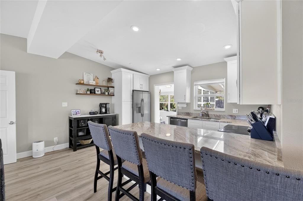 待售: $375,000 (3 贝兹, 2 浴室, 1230 平方英尺)