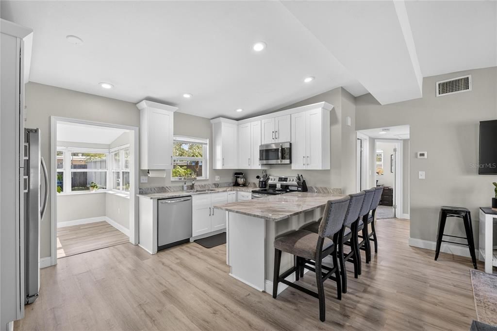 待售: $375,000 (3 贝兹, 2 浴室, 1230 平方英尺)