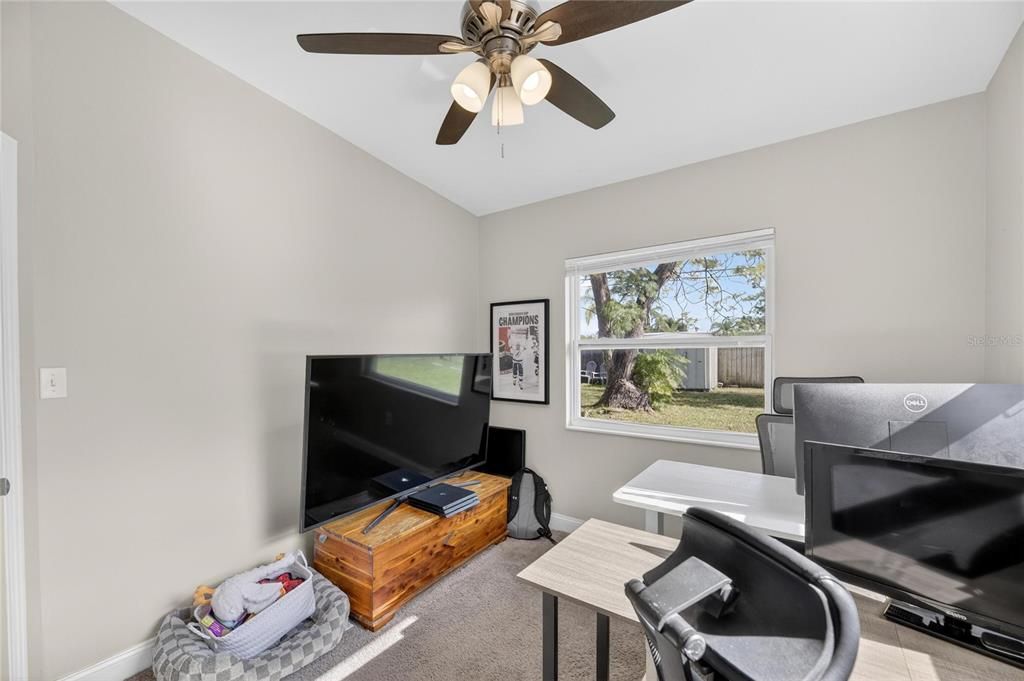 待售: $375,000 (3 贝兹, 2 浴室, 1230 平方英尺)