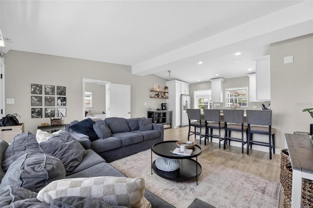 待售: $375,000 (3 贝兹, 2 浴室, 1230 平方英尺)