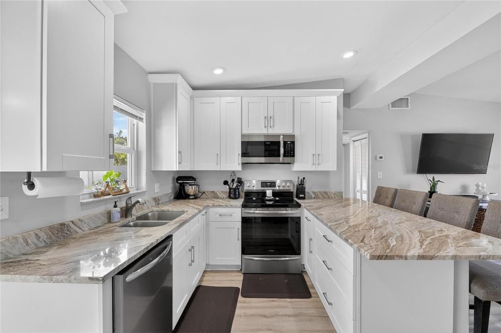 待售: $375,000 (3 贝兹, 2 浴室, 1230 平方英尺)