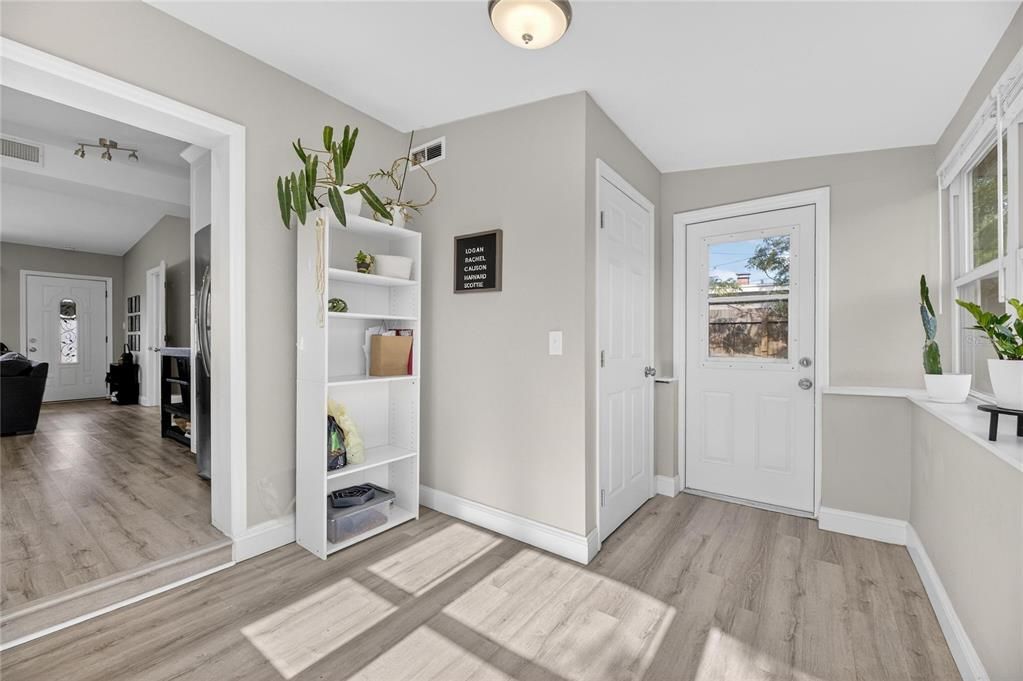 待售: $375,000 (3 贝兹, 2 浴室, 1230 平方英尺)