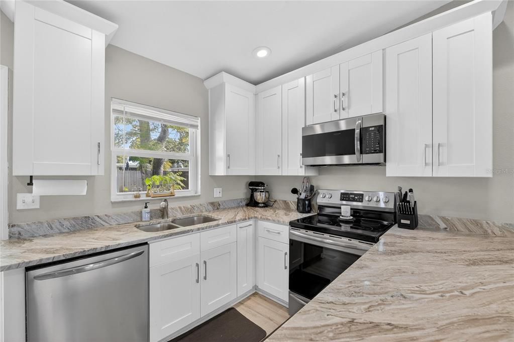 待售: $375,000 (3 贝兹, 2 浴室, 1230 平方英尺)