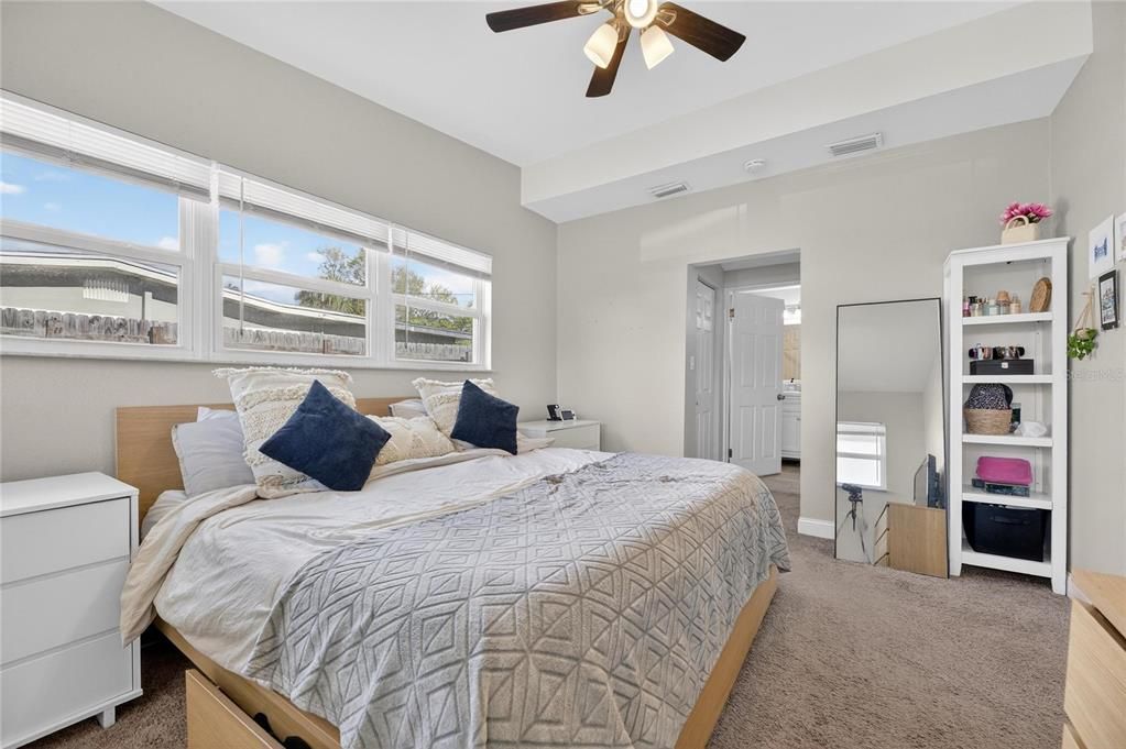 待售: $375,000 (3 贝兹, 2 浴室, 1230 平方英尺)