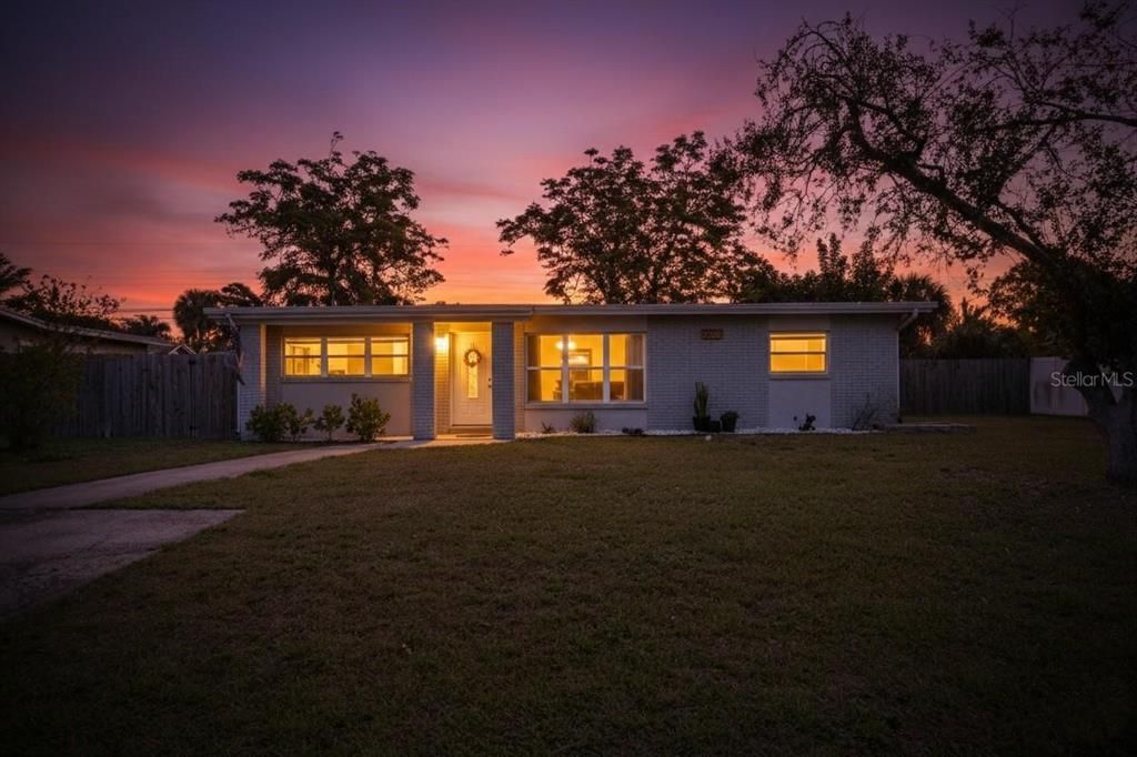 待售: $375,000 (3 贝兹, 2 浴室, 1230 平方英尺)