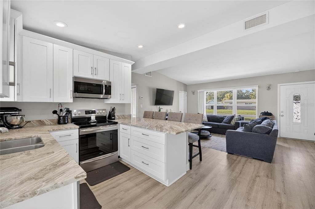 待售: $375,000 (3 贝兹, 2 浴室, 1230 平方英尺)