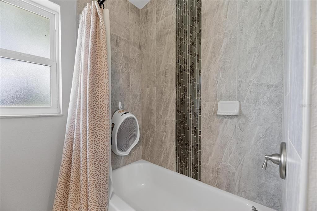 待售: $375,000 (3 贝兹, 2 浴室, 1230 平方英尺)