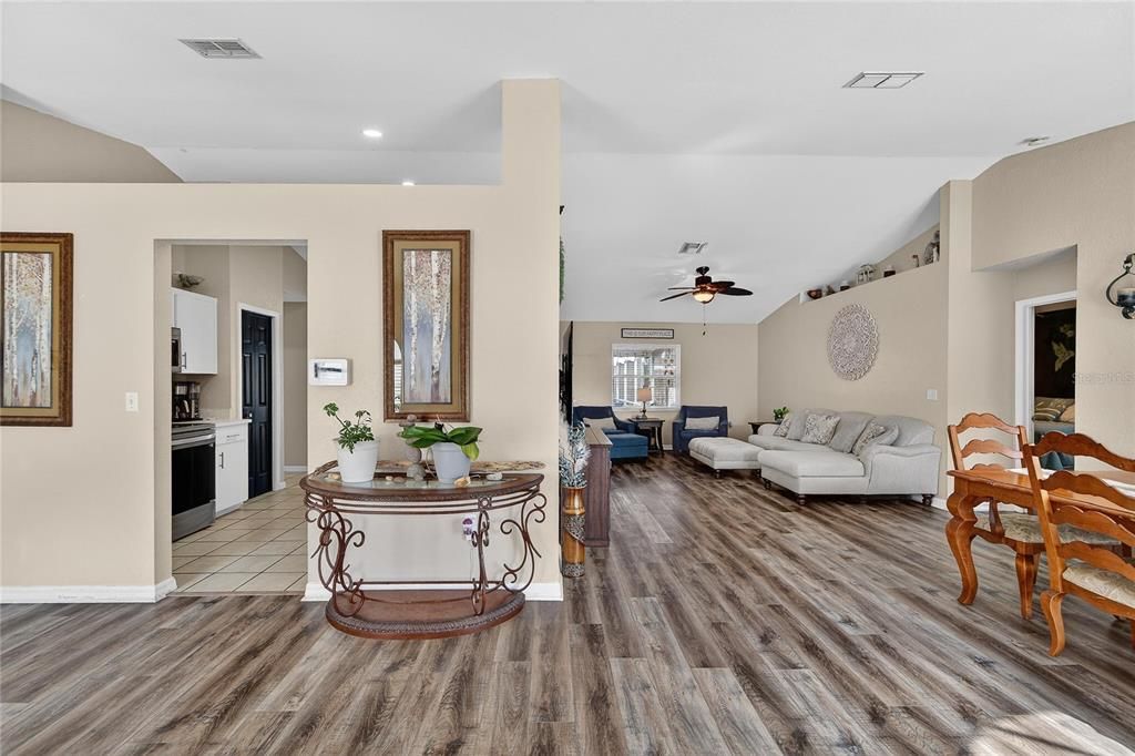 待售: $383,250 (3 贝兹, 2 浴室, 1750 平方英尺)