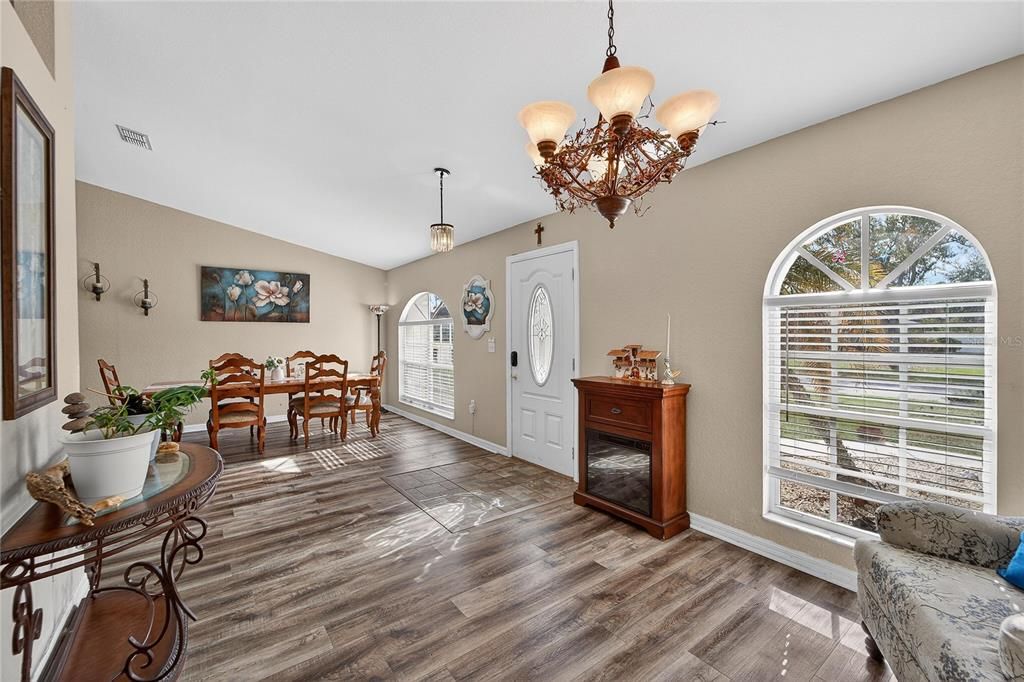 待售: $383,250 (3 贝兹, 2 浴室, 1750 平方英尺)