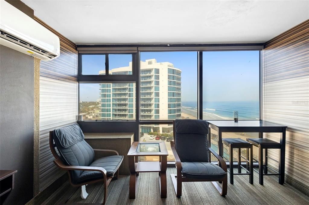 For Sale: $249,000 (3 beds, 3 baths, 1130 Square Feet)