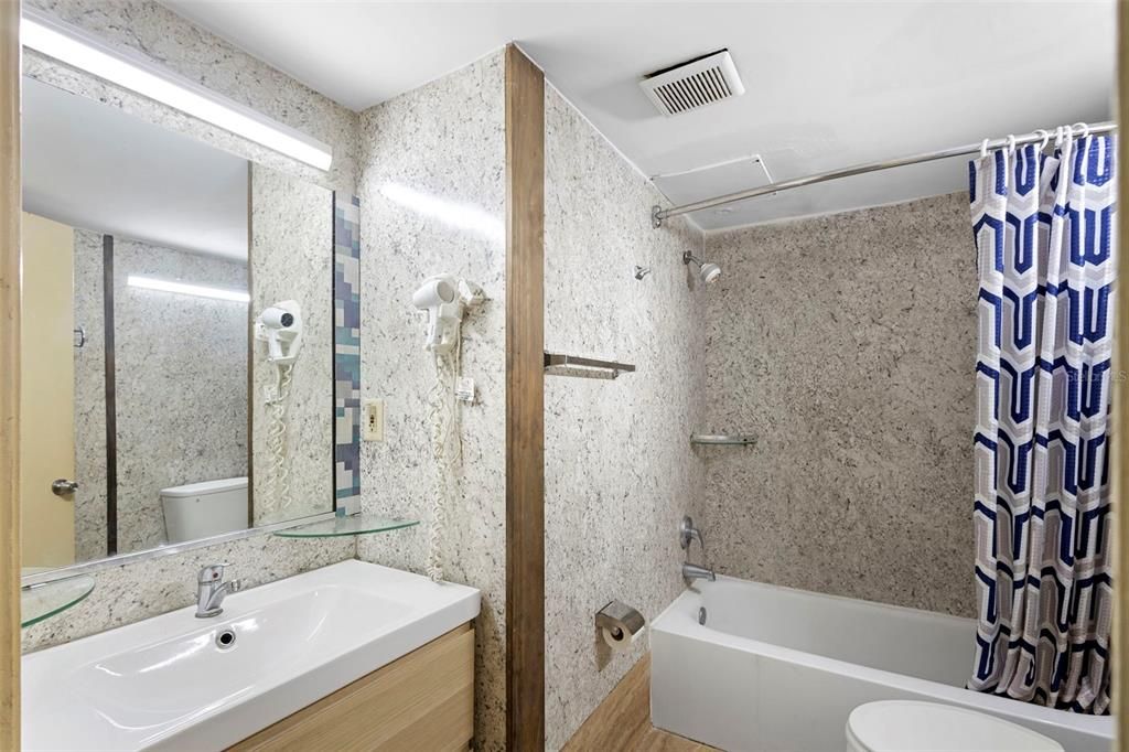 For Sale: $249,000 (3 beds, 3 baths, 1130 Square Feet)