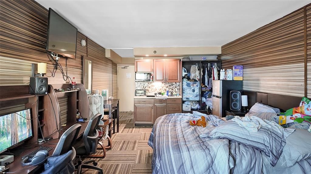 For Sale: $249,000 (3 beds, 3 baths, 1130 Square Feet)