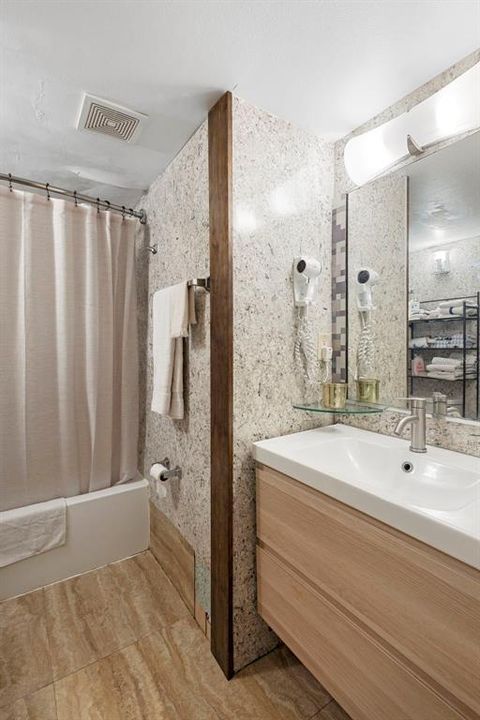 For Sale: $249,000 (3 beds, 3 baths, 1130 Square Feet)