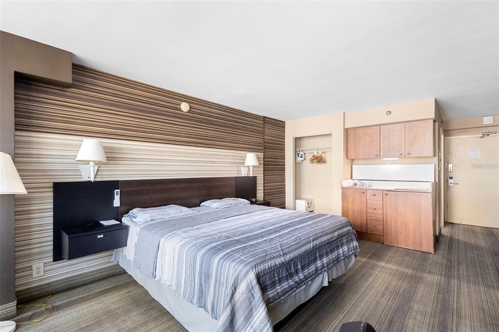 For Sale: $249,000 (3 beds, 3 baths, 1130 Square Feet)