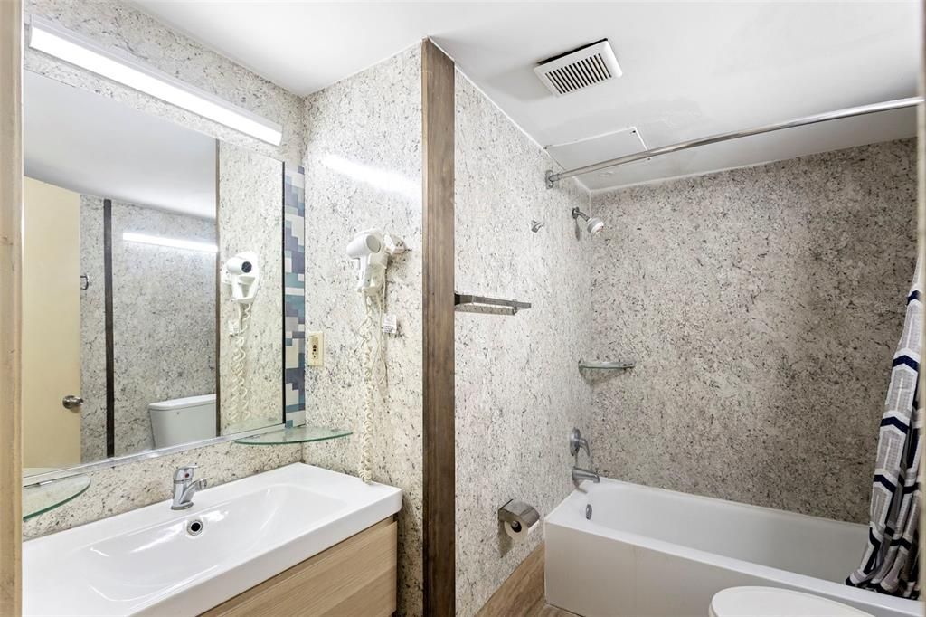 For Sale: $249,000 (3 beds, 3 baths, 1130 Square Feet)