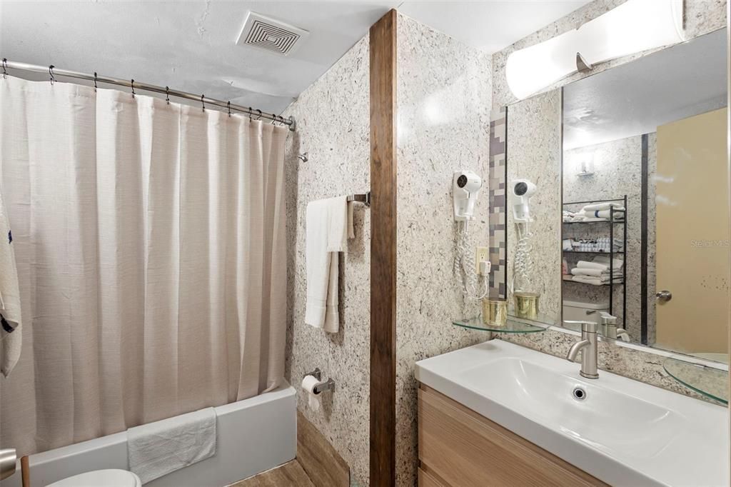 For Sale: $249,000 (3 beds, 3 baths, 1130 Square Feet)