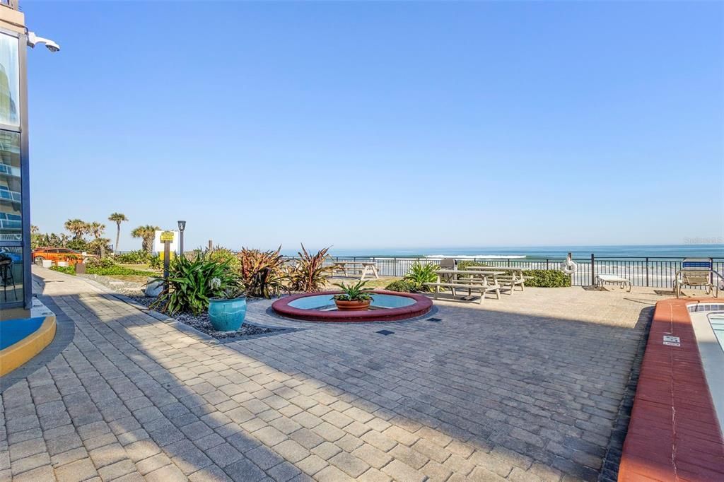 For Sale: $249,000 (3 beds, 3 baths, 1130 Square Feet)