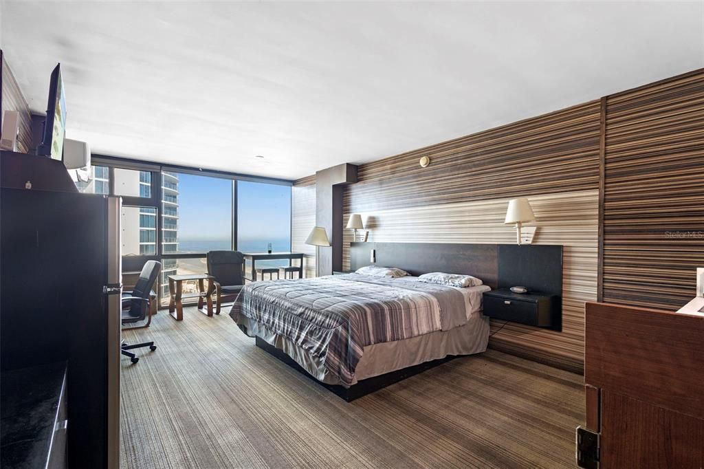 For Sale: $249,000 (3 beds, 3 baths, 1130 Square Feet)