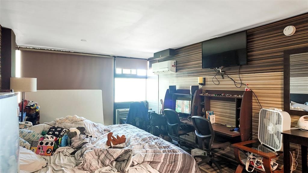 For Sale: $249,000 (3 beds, 3 baths, 1130 Square Feet)