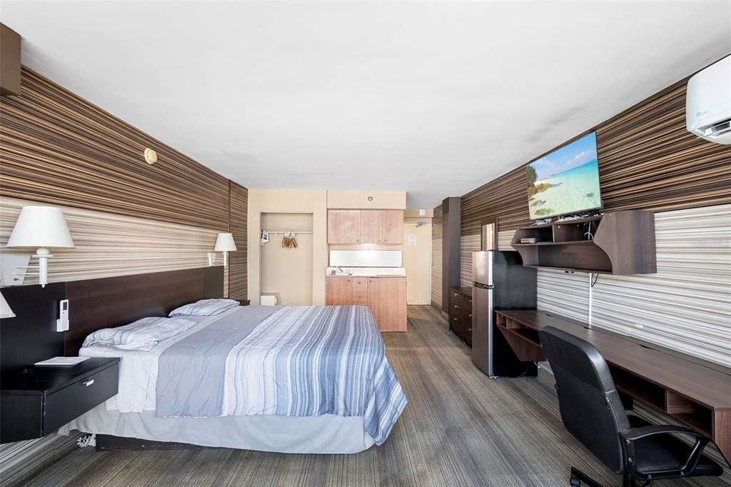 For Sale: $249,000 (3 beds, 3 baths, 1130 Square Feet)