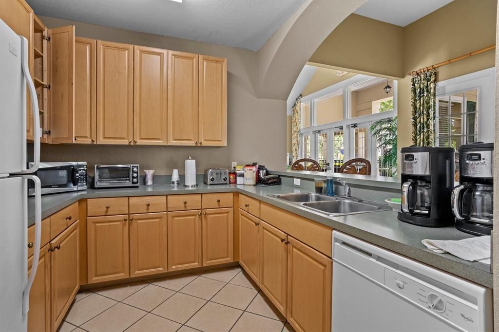 待售: $300,000 (4 贝兹, 3 浴室, 1470 平方英尺)