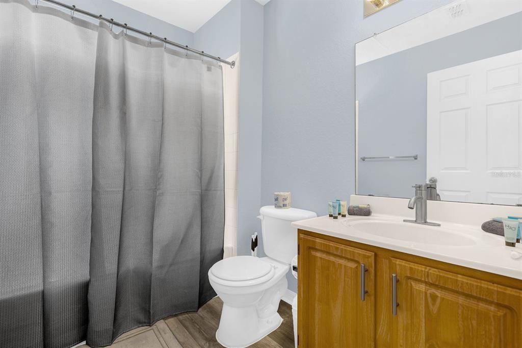 待售: $300,000 (4 贝兹, 3 浴室, 1470 平方英尺)