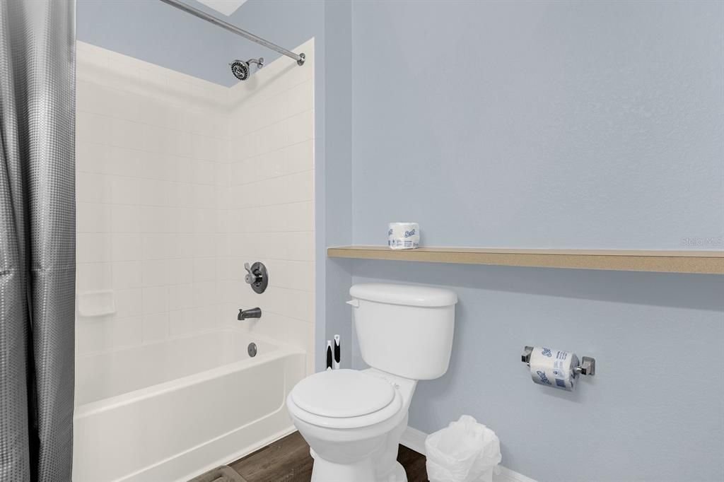 待售: $300,000 (4 贝兹, 3 浴室, 1470 平方英尺)