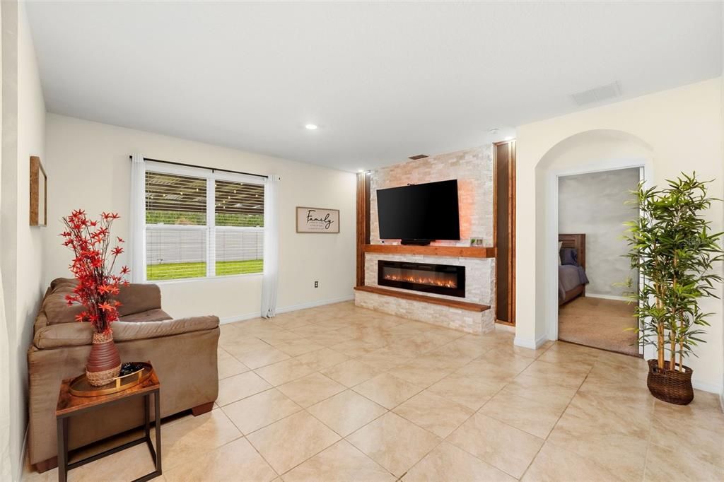 На продажу: $430,000 (4 спален, 2 ванн, 1851 Квадратных фут)