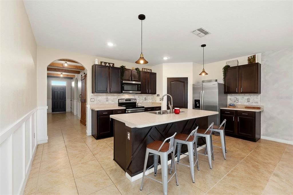 На продажу: $430,000 (4 спален, 2 ванн, 1851 Квадратных фут)