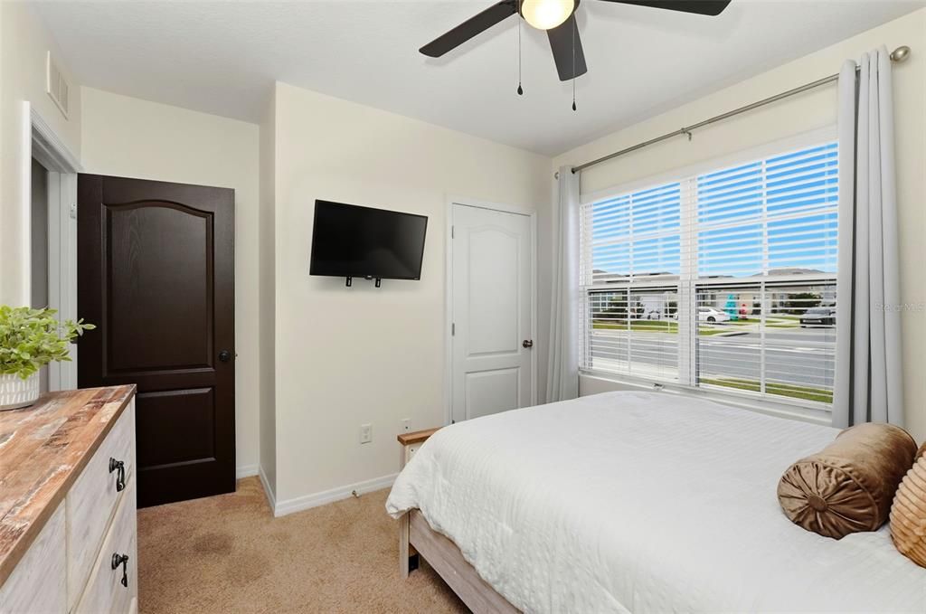 На продажу: $430,000 (4 спален, 2 ванн, 1851 Квадратных фут)