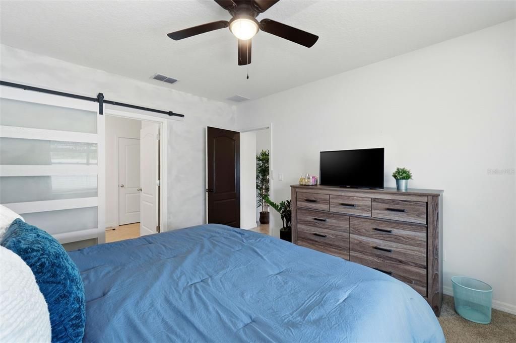 На продажу: $430,000 (4 спален, 2 ванн, 1851 Квадратных фут)