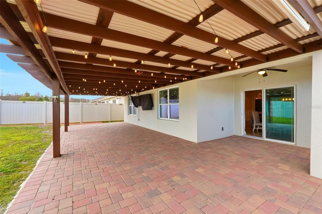 На продажу: $430,000 (4 спален, 2 ванн, 1851 Квадратных фут)