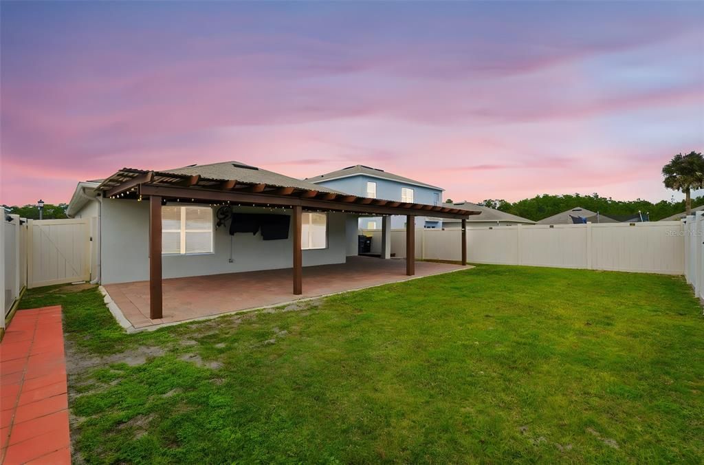 На продажу: $430,000 (4 спален, 2 ванн, 1851 Квадратных фут)