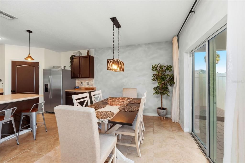 На продажу: $430,000 (4 спален, 2 ванн, 1851 Квадратных фут)