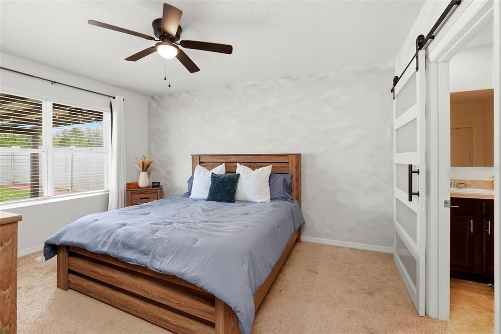 На продажу: $430,000 (4 спален, 2 ванн, 1851 Квадратных фут)