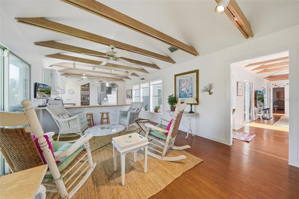 В аренду: $10,000 (4 спален, 3 ванн, 2600 Квадратных фут)