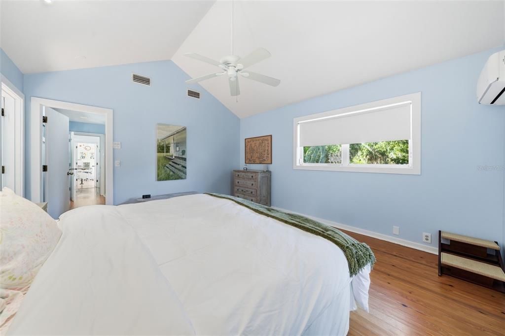 В аренду: $10,000 (4 спален, 3 ванн, 2600 Квадратных фут)