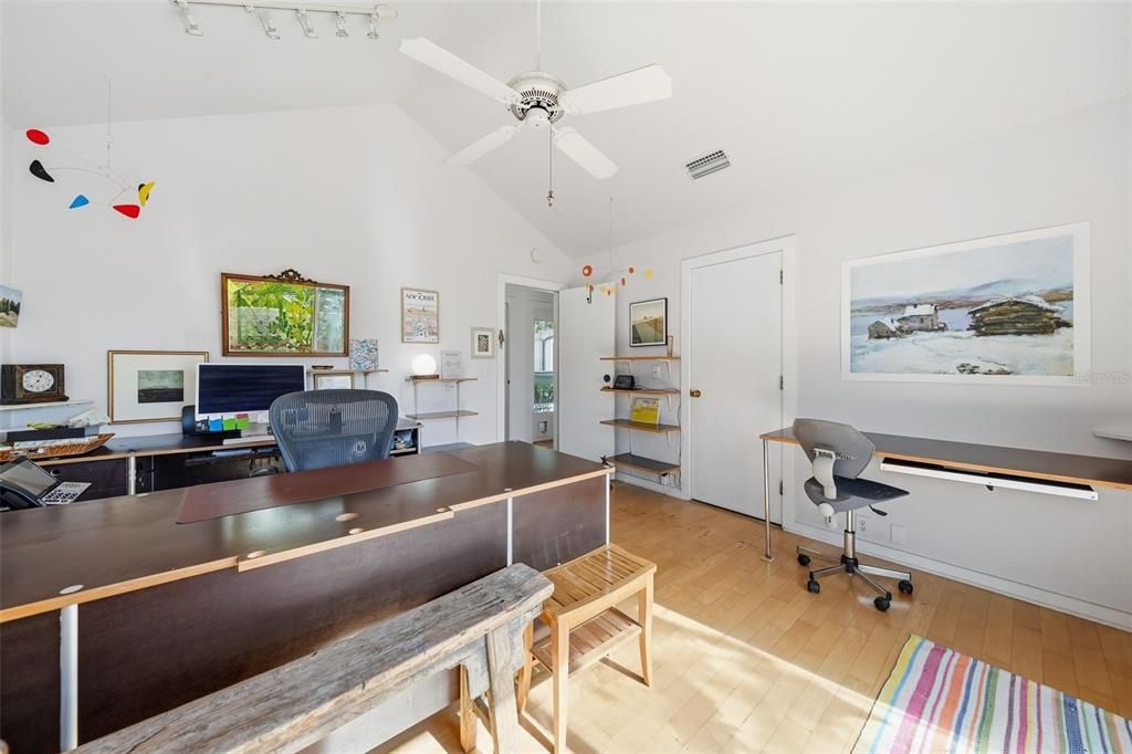 В аренду: $10,000 (4 спален, 3 ванн, 2600 Квадратных фут)