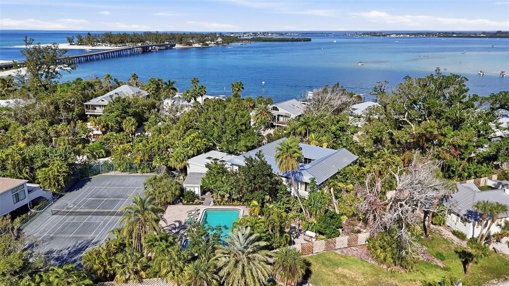 В аренду: $10,000 (4 спален, 3 ванн, 2600 Квадратных фут)