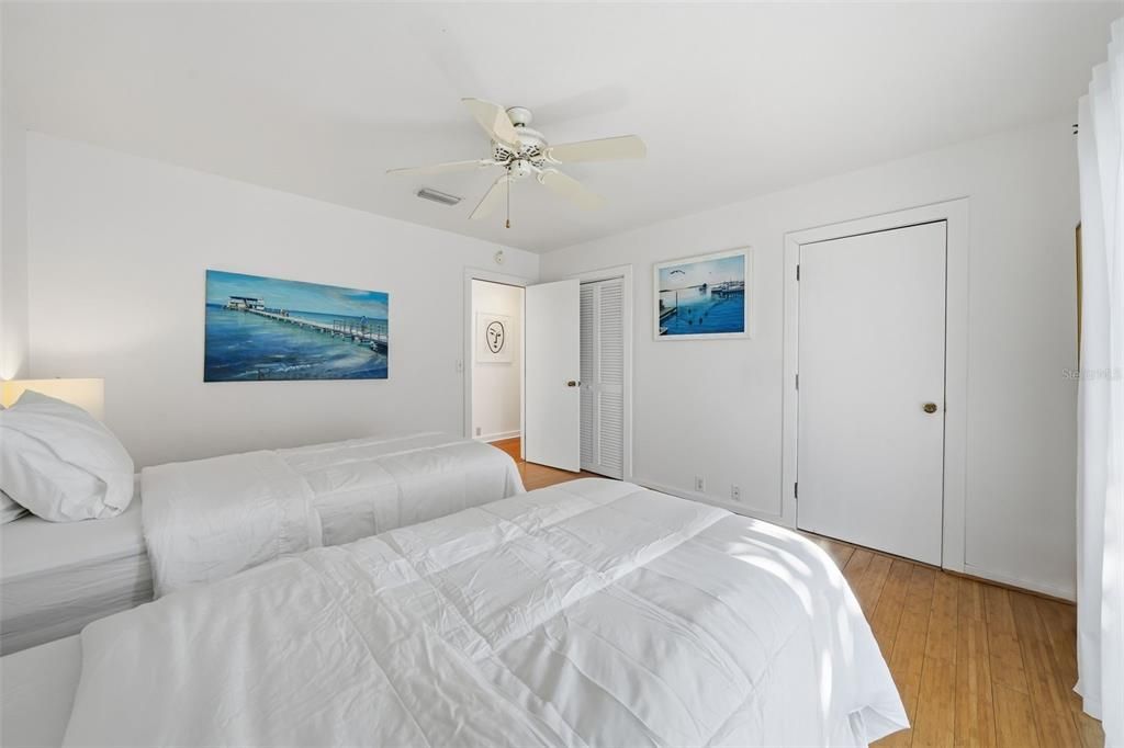 В аренду: $10,000 (4 спален, 3 ванн, 2600 Квадратных фут)