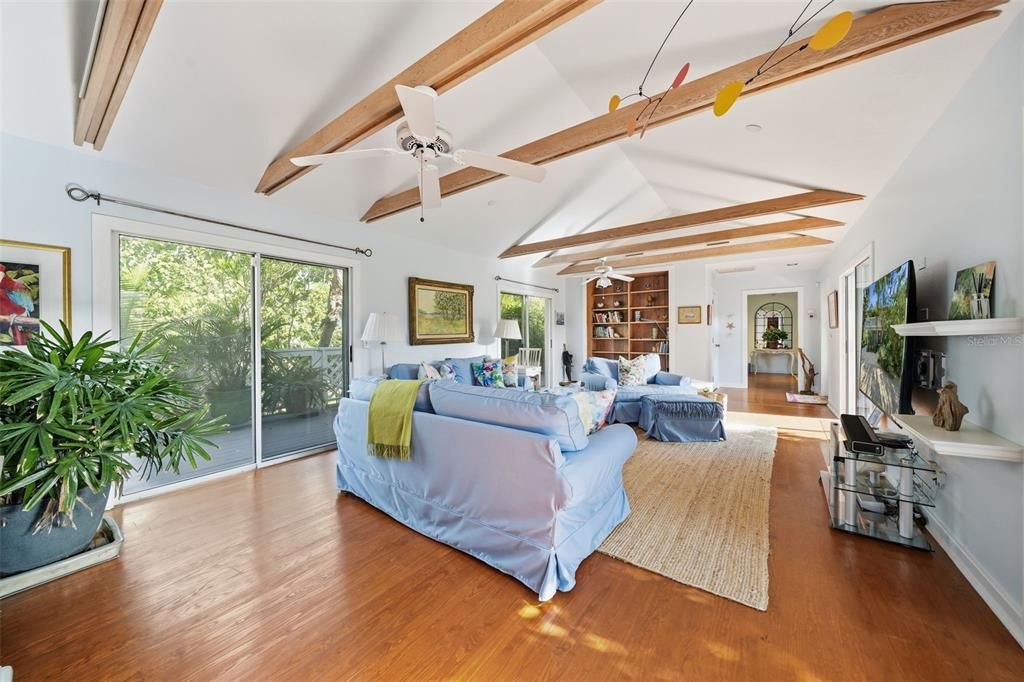 В аренду: $10,000 (4 спален, 3 ванн, 2600 Квадратных фут)