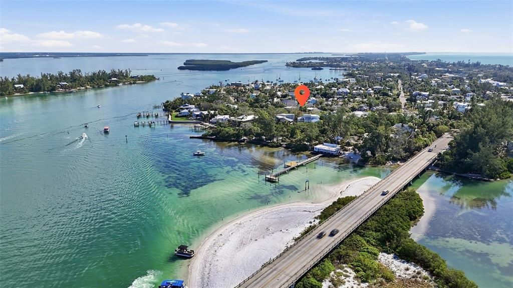 В аренду: $10,000 (4 спален, 3 ванн, 2600 Квадратных фут)