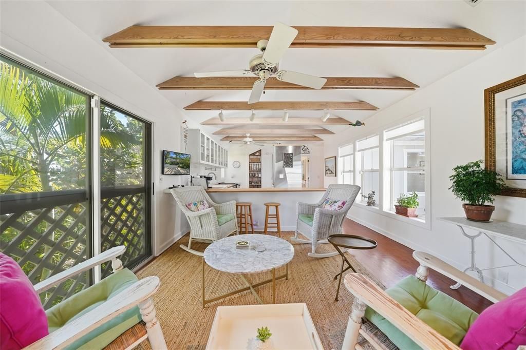 В аренду: $10,000 (4 спален, 3 ванн, 2600 Квадратных фут)