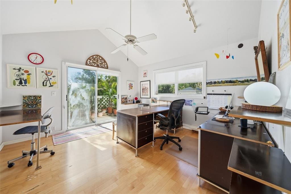 В аренду: $10,000 (4 спален, 3 ванн, 2600 Квадратных фут)