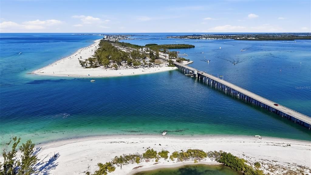 В аренду: $10,000 (4 спален, 3 ванн, 2600 Квадратных фут)