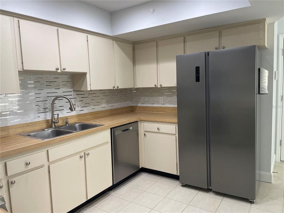 出租: $3,550 (3 贝兹, 2 浴室, 1833 平方英尺)