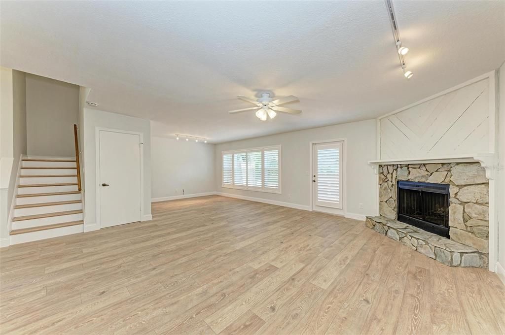 出租: $3,550 (3 贝兹, 2 浴室, 1833 平方英尺)