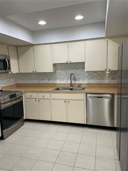 出租: $3,550 (3 贝兹, 2 浴室, 1833 平方英尺)