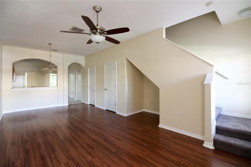 В аренду: $1,700 (2 спален, 2 ванн, 1224 Квадратных фут)