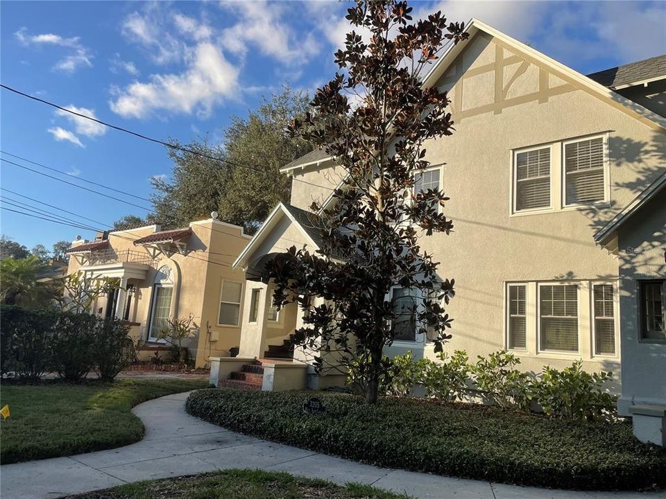 出租: $2,065 (1 贝兹, 1 浴室, 744 平方英尺)